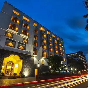 https://royal-kandyan.negombohotels.net